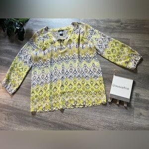 Ann Taylor Moroccan Abstract Diamond V-neck 3/4 Sleeve Blouse in Yellow Gray. S